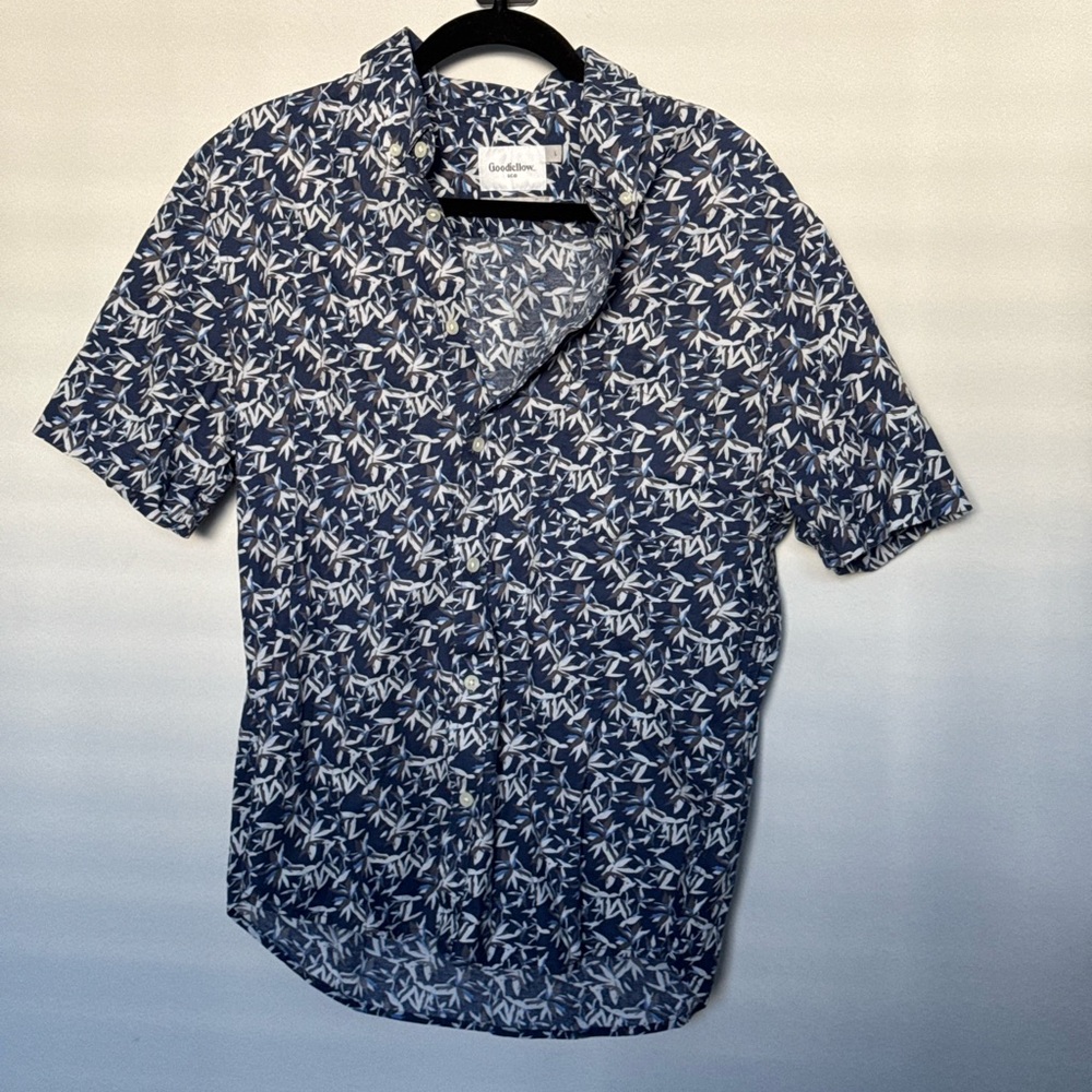 Goodfellow & Co Blue and White Casual Button Down Shirt